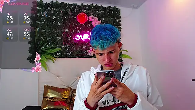 iam lukas   online show from October 7, 2025, 3:51 am