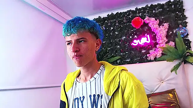 iam lukas   online show from October 9, 2025, 3:18 am