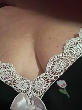 Snapshot of MaluLemos chatting on October 13, 2025, 1:56 pm MaluLemos online show from October 13, 2025, 1:56 pm