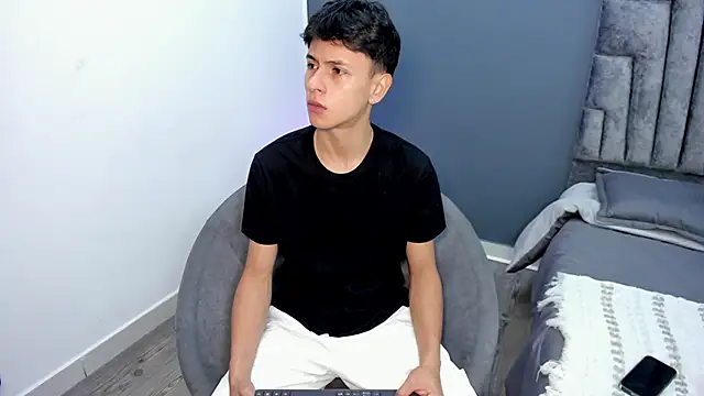 Snapshot of stephane_rouss chatting on December 1, 2025, 8:10 pm stephane rouss online show from December 1, 2025, 8:10 pm