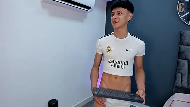 Snapshot of stephane_rouss chatting on November 17, 2025, 8:24 pm stephane rouss online show from November 17, 2025, 8:24 pm