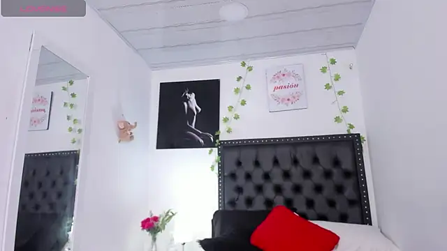 ScarlettVell online show from January 6, 2026, 7:29 pm