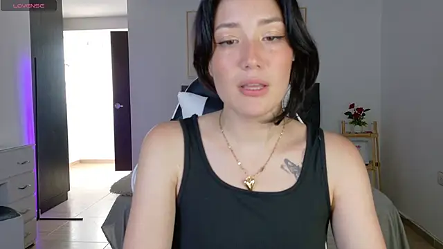 Eliih 01 online show from November 4, 2025, 3:49 pm