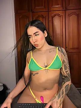 Snapshot of KaditaNavarro chatting on July 1, 2026, 11:05 pm KaditaNavarro online show from July 1, 2026, 11:05 pm