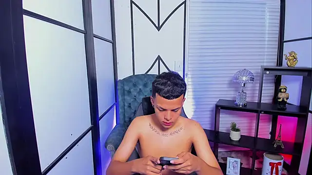 ThiagoCollin online show from September 21, 2025, 9:09 pm