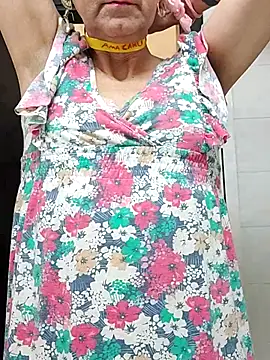 Emily de Carla online show from November 18, 2025, 3:59 pm