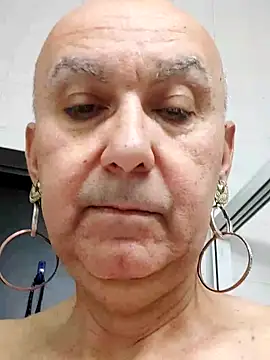 Emily de Carla online show from April 16, 2026, 6:47 am