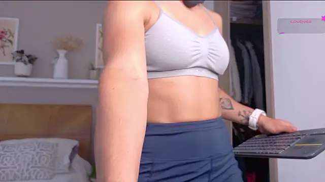 Snapshot of sarah_rayy chatting on February 19, 2026, 8:50 pm sarah rayy online show from February 19, 2026, 8:50 pm