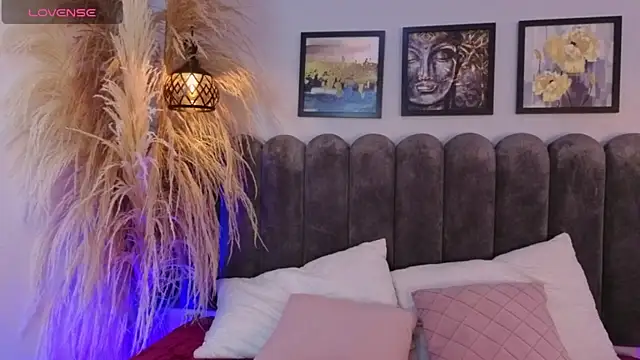 Dark nina  online show from February 25, 2026, 3:40 am