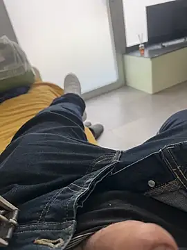 Snapshot of Skizzo6980 chatting on February 26, 2026, 12:38 pm Skizzo6980 online show from February 26, 2026, 12:38 pm