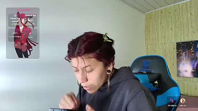 Snapshot of Raven_Rouge_ chatting on November 28, 2025, 1:00 pm Raven Rouge online show from November 28, 2025, 1:00 pm