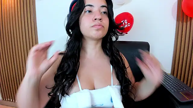 Snapshot of Nicol_Chang chatting on February 17, 2026, 8:06 pm Nicol Chang online show from February 17, 2026, 8:06 pm