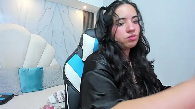 Snapshot of Nicol_Chang chatting on February 19, 2026, 1:30 pm Nicol Chang online show from February 19, 2026, 1:30 pm