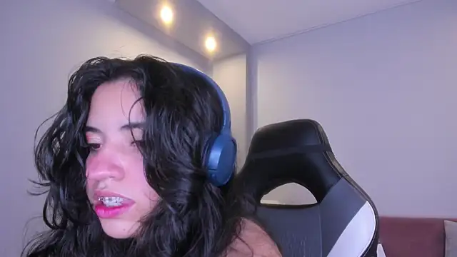 Snapshot of Nicol_Chang chatting on January 12, 2026, 9:09 pm Nicol Chang online show from January 12, 2026, 9:09 pm