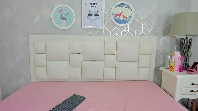 naia cox online show from April 5, 2026, 3:46 am