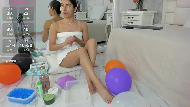 Snapshot of naia_cox chatting on October 31, 2025, 4:09 am naia cox online show from October 31, 2025, 4:09 am