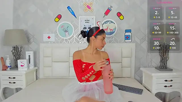 Snapshot of naia_cox chatting on October 15, 2025, 3:49 am naia cox online show from October 15, 2025, 3:49 am