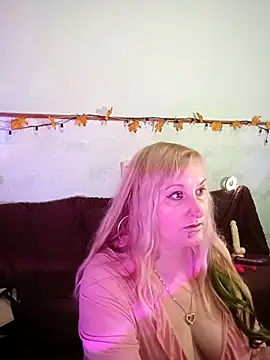 Snapshot of XHelenaX90 chatting on November 13, 2025, 8:13 pm XHelenaX90 online show from November 13, 2025, 8:13 pm