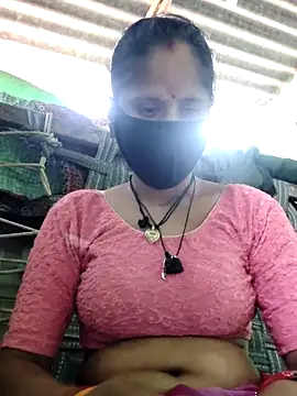 Hot-ilaiy online show from November 3, 2025, 2:28 am