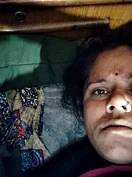 Hot-ilaiy online show from November 18, 2025, 10:02 pm