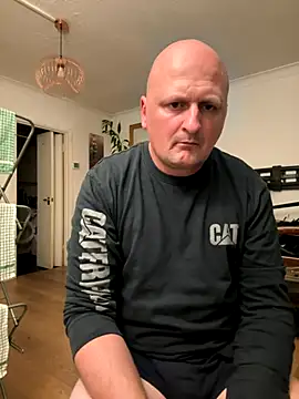 Snapshot of Attila120 chatting on October 17, 2025, 9:27 pm Attila120 online show from October 17, 2025, 9:27 pm