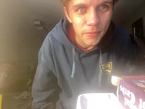 Snapshot of XanderOzzz chatting on October 27, 2025, 4:24 am XanderOzzz online show from October 27, 2025, 4:24 am