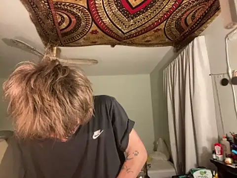 XanderOzzz online show from April 1, 2026, 9:32 am