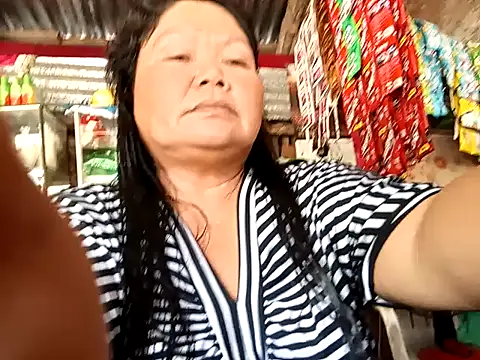 Snapshot of Mari_fvcks chatting on October 1, 2025, 5:34 am Mari fvcks online show from October 1, 2025, 5:34 am