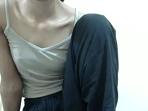 Snapshot of smallcuute chatting on November 18, 2025, 12:30 pm smallcuute online show from November 18, 2025, 12:30 pm