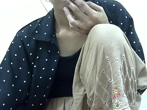 Snapshot of smallcuute chatting on November 26, 2025, 8:47 am smallcuute online show from November 26, 2025, 8:47 am