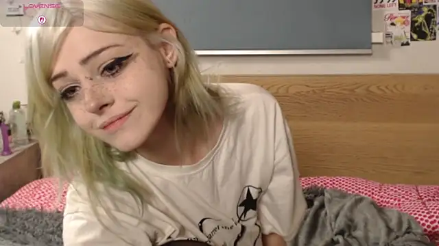 Snapshot of triplebakaaa chatting on November 18, 2025, 7:06 pm triplebakaaa online show from November 18, 2025, 7:06 pm