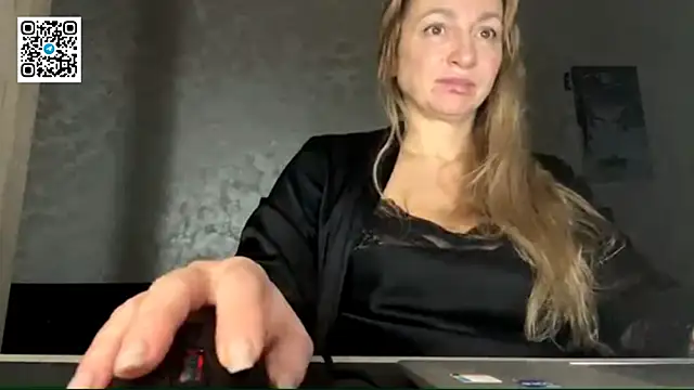 Snapshot of Lapussia chatting on December 14, 2025, 7:41 pm Lapussia online show from December 14, 2025, 7:41 pm