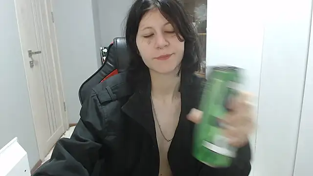 Snapshot of TinaQuiin chatting on October 1, 2025, 8:08 am TinaQuiin online show from October 1, 2025, 8:08 am