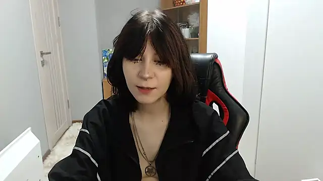 Snapshot of TinaQuiin chatting on November 22, 2025, 8:35 am TinaQuiin online show from November 22, 2025, 8:35 am