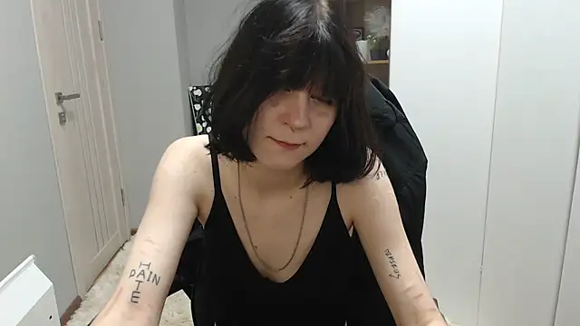 Snapshot of TinaQuiin chatting on October 10, 2025, 8:04 am TinaQuiin online show from October 10, 2025, 8:04 am