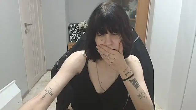 Snapshot of TinaQuiin chatting on October 24, 2025, 8:02 am TinaQuiin online show from October 24, 2025, 8:02 am