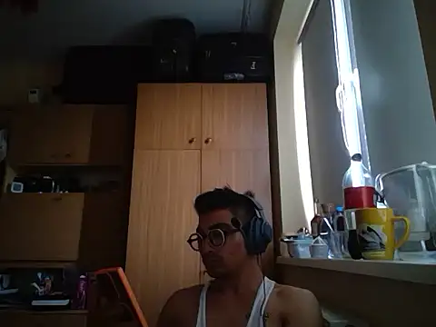 Lokomo32 online show from May 17, 2026, 4:45 am