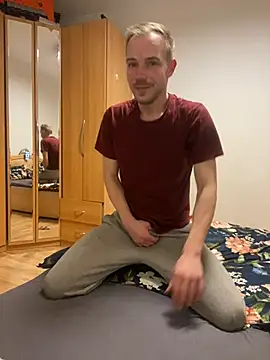 Skinny0150 online show from April 14, 2026, 6:35 pm