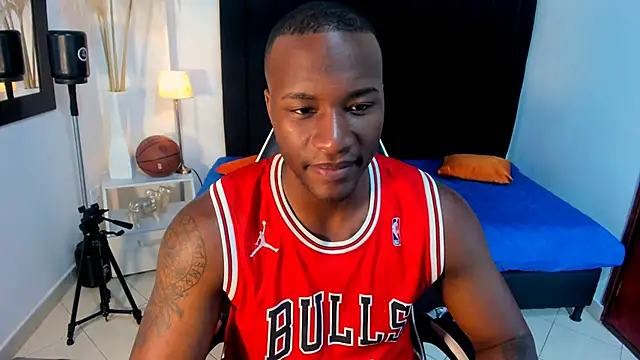 chrstian lewis1 online show from November 21, 2025, 2:05 pm