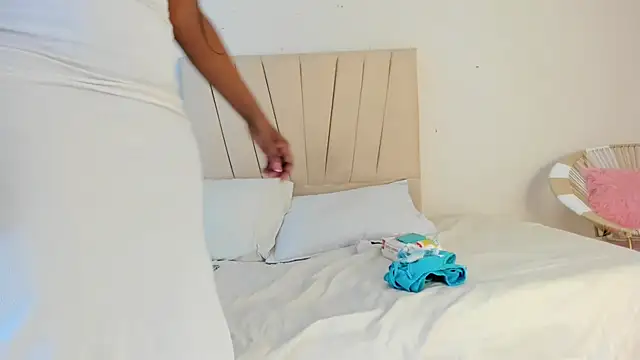  Miaa khalifa  online show from February 27, 2026, 12:27 pm