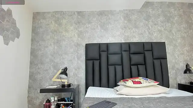 crystaldarliing online show from January 6, 2026, 12:14 am