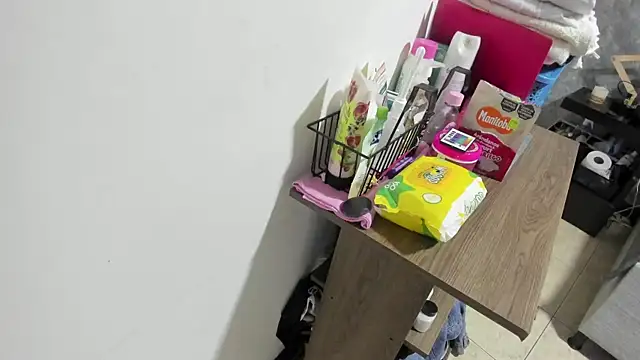 crystaldarliing online show from February 19, 2026, 4:04 pm