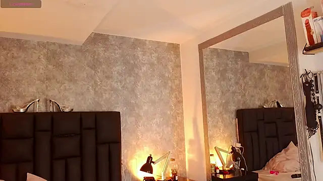 crystaldarliing online show from April 16, 2026, 2:40 pm