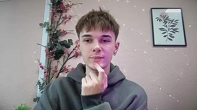 Snapshot of Milk_Guy chatting on November 3, 2025, 12:09 pm Milk Guy online show from November 3, 2025, 12:09 pm