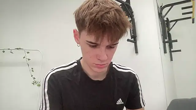 Snapshot of Milk_Guy chatting on November 10, 2025, 12:32 pm Milk Guy online show from November 10, 2025, 12:32 pm