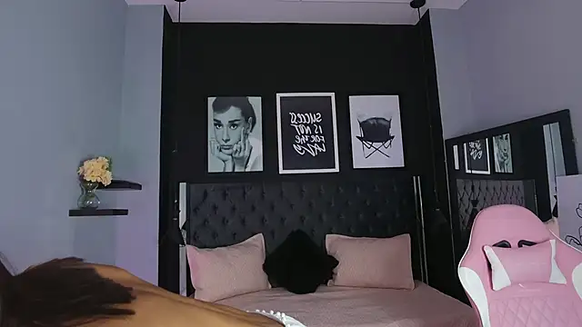 kitty collins  online show from November 15, 2025, 11:47 am