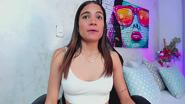 leyah  online show from April 13, 2026, 7:07 pm