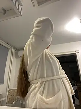 Snapshot of DeniMilkyyyyy chatting on December 3, 2025, 11:14 pm DeniMilkyyyyy online show from December 3, 2025, 11:14 pm