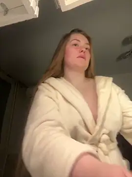 Snapshot of DeniMilkyyyyy chatting on December 2, 2025, 1:24 pm DeniMilkyyyyy online show from December 2, 2025, 1:24 pm