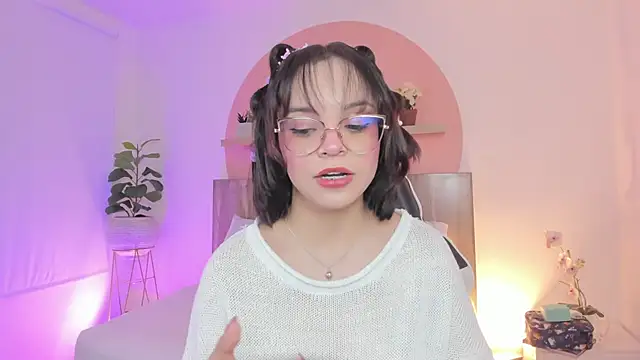 Clara Luu online show from April 15, 2026, 3:23 am